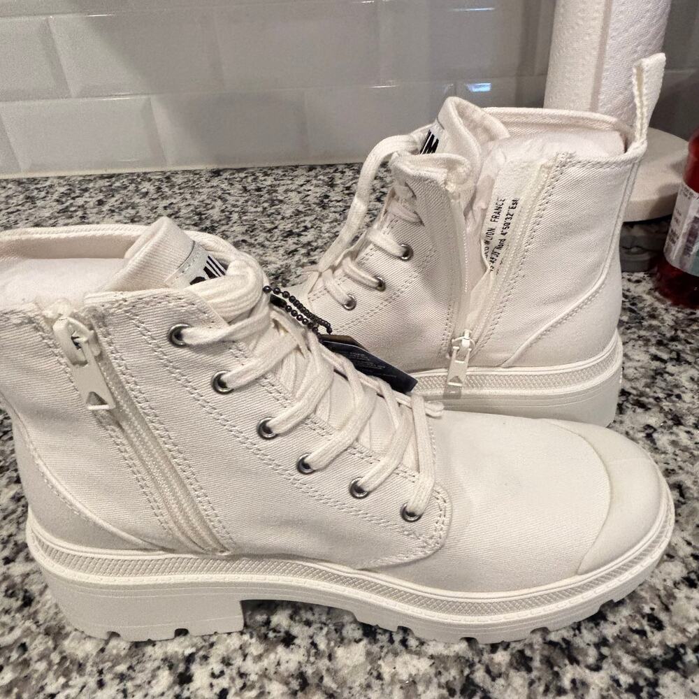 Palladium Hi Canvas Boots White Women's Sz 7 NWT Chunky Platform Combat Boots